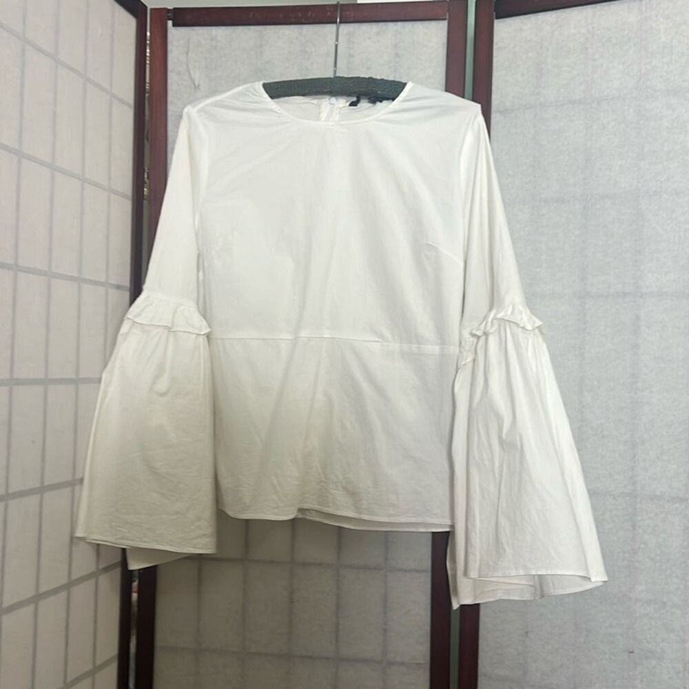 WALTER BAKER. BELL SLEEVE WITH BOW WHITE BLOUSE‎ SIZE L